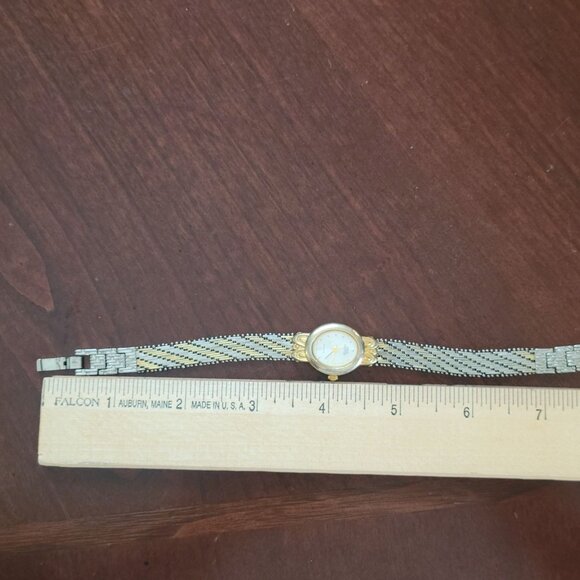 Vintage Sarah Coventr Quartz Womens Watch With Silver & Gold-Tone Metal Bracelet - Picture 5 of 5